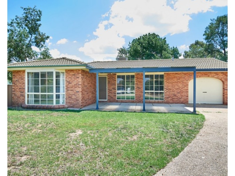 6 Matheson Place, Estella NSW 2650