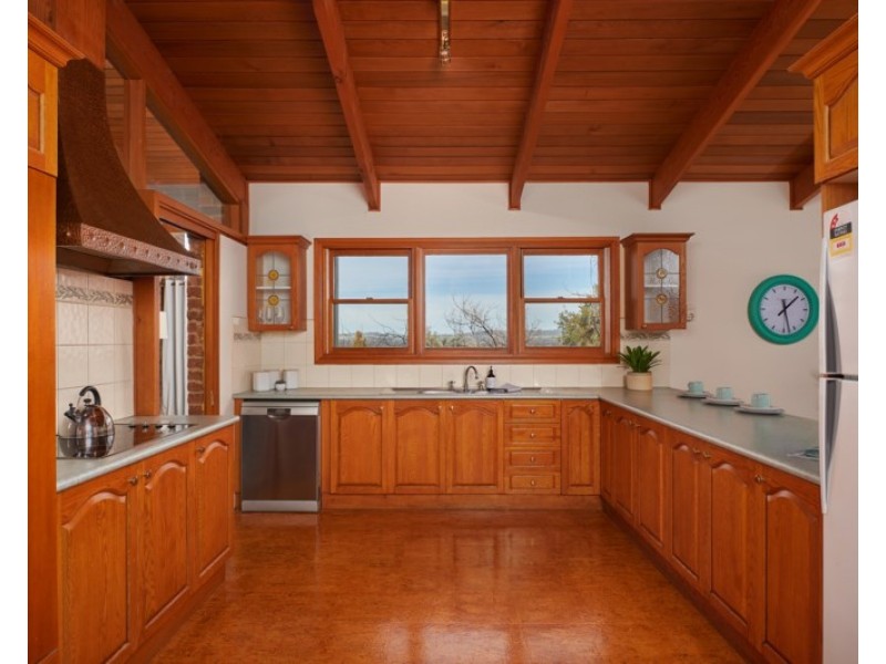 1 Baree Place, Kooringal NSW 2650