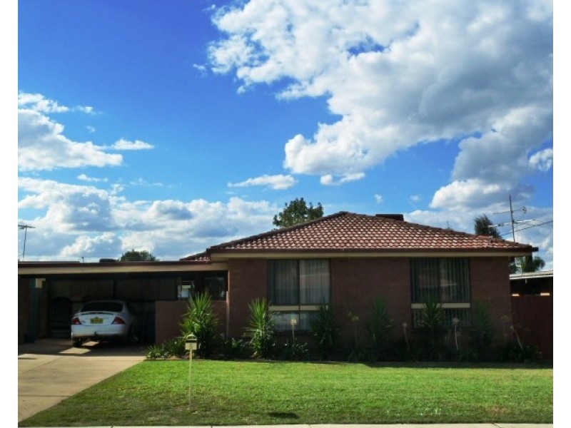 5 Hume Street, Lake Albert NSW 2650