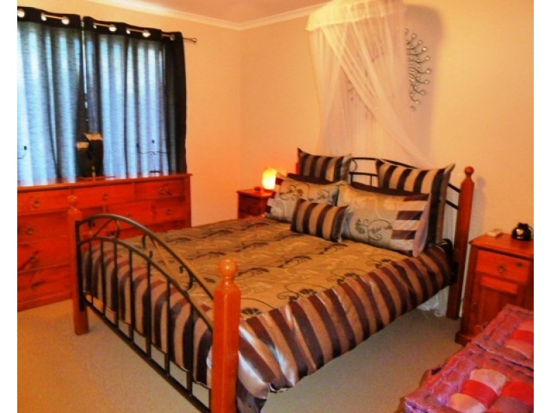 5 Hume Street, Lake Albert NSW 2650