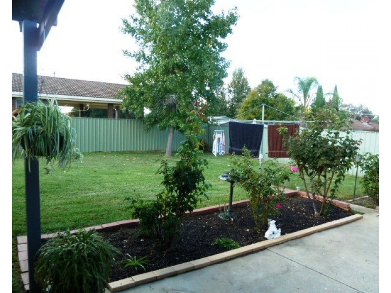 5 Hume Street, Lake Albert NSW 2650