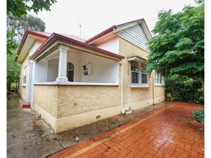 18 Norman Street, Turvey Park NSW 2650