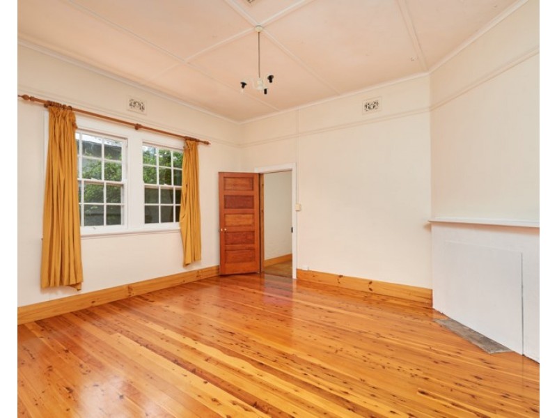 18 Norman Street, Turvey Park NSW 2650