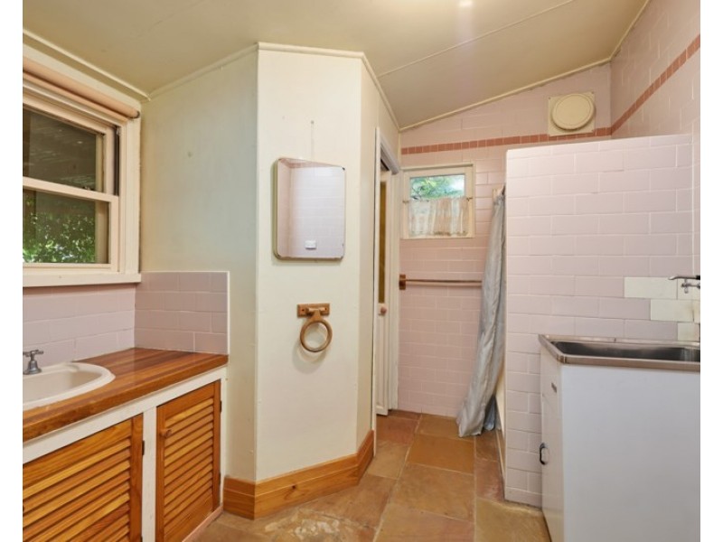 18 Norman Street, Turvey Park NSW 2650