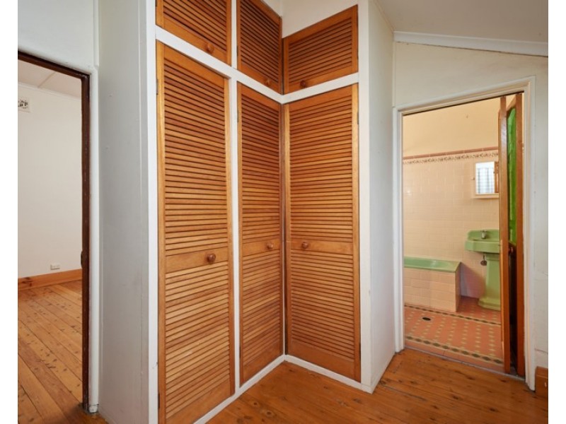 18 Norman Street, Turvey Park NSW 2650