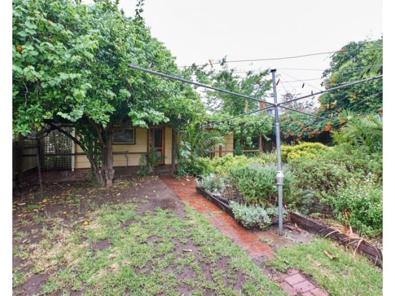 18 Norman Street, Turvey Park NSW 2650