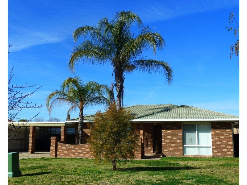 31 Langi Crescent, Glenfield Park NSW 2650