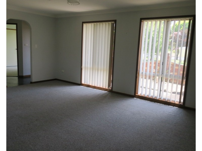 31 Langi Crescent, Glenfield Park NSW 2650