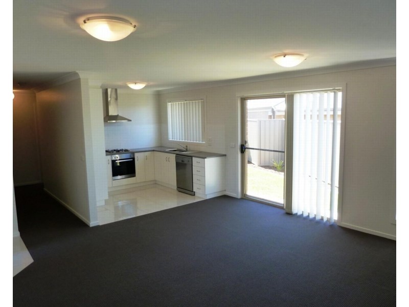 4/10 Mirrul Street, Glenfield Park NSW 2650