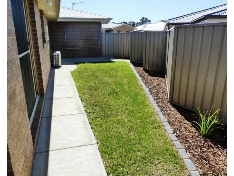4/10 Mirrul Street, Glenfield Park NSW 2650