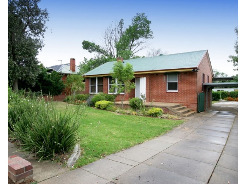 26 Bolger Avenue, Mount Austin NSW 2650