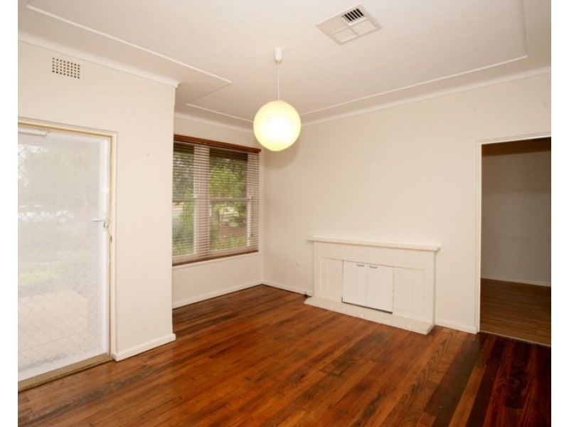 26 Bolger Avenue, Mount Austin NSW 2650