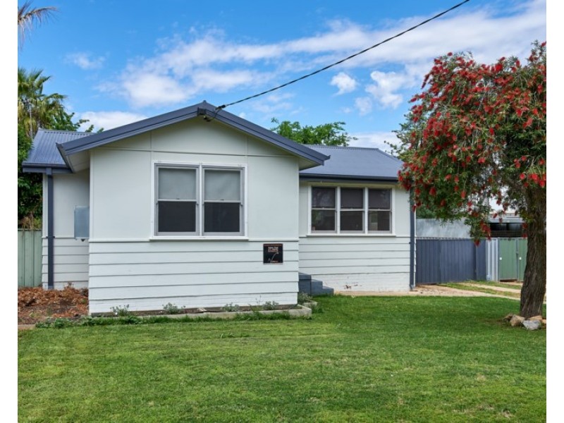 21 Spooner Avenue, Mount Austin NSW 2650