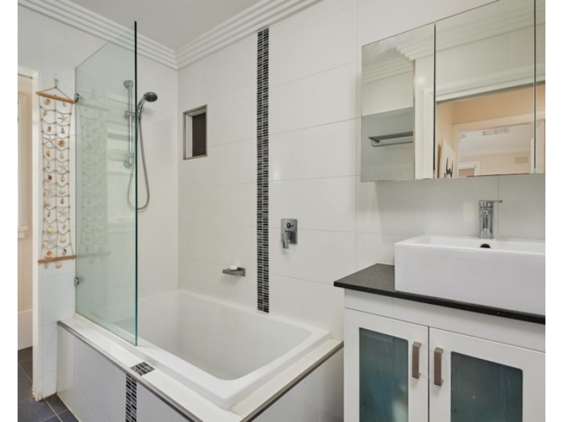 21 Spooner Avenue, Mount Austin NSW 2650