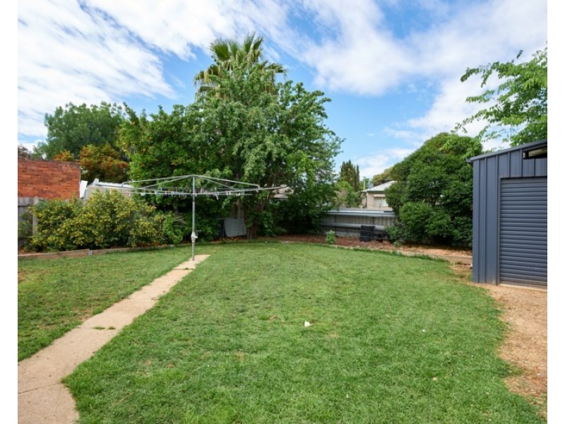 21 Spooner Avenue, Mount Austin NSW 2650