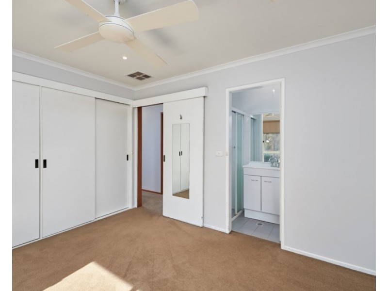 12 Gregory Crescent, Lake Albert NSW 2650