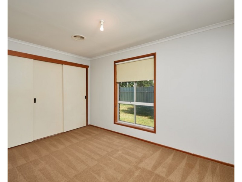 12 Gregory Crescent, Lake Albert NSW 2650