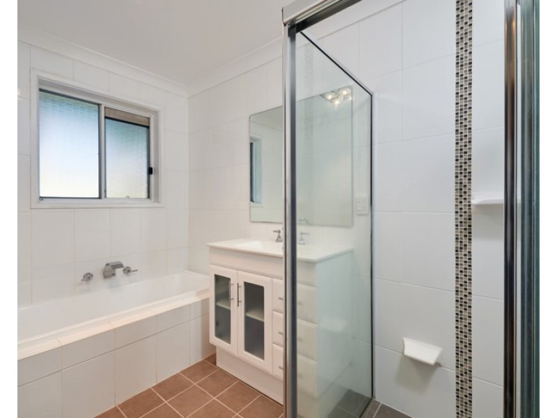 12 Gregory Crescent, Lake Albert NSW 2650