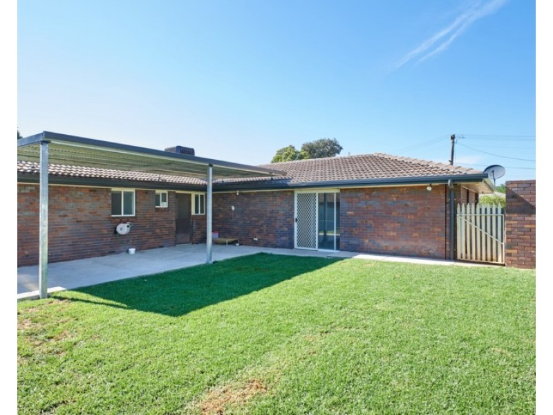 12 Gregory Crescent, Lake Albert NSW 2650