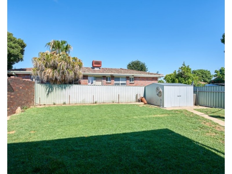 12 Gregory Crescent, Lake Albert NSW 2650