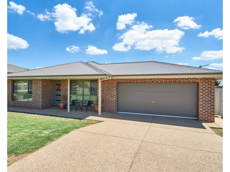 16 Pinnacle Place, Estella NSW 2650