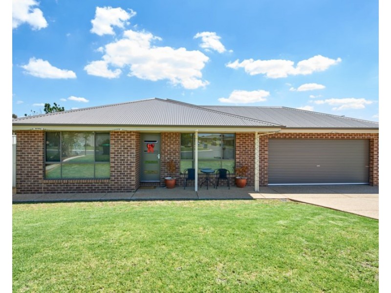 16 Pinnacle Place, Estella NSW 2650