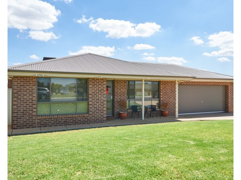 16 Pinnacle Place, Estella NSW 2650