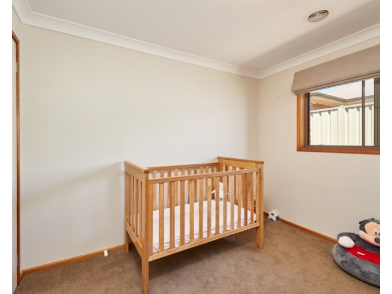 16 Pinnacle Place, Estella NSW 2650