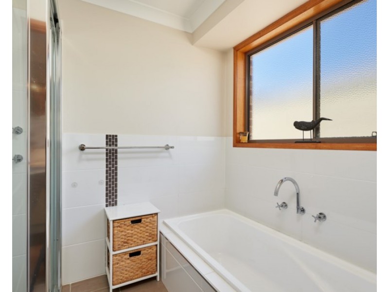 16 Pinnacle Place, Estella NSW 2650