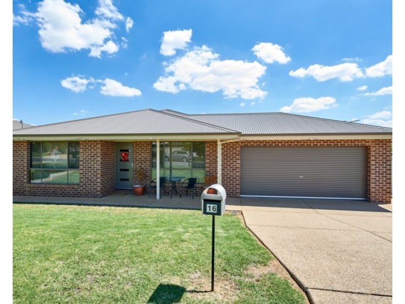 16 Pinnacle Place, Estella NSW 2650
