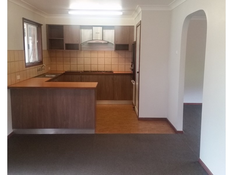 2 Gunyah Place, Glenfield Park NSW 2650