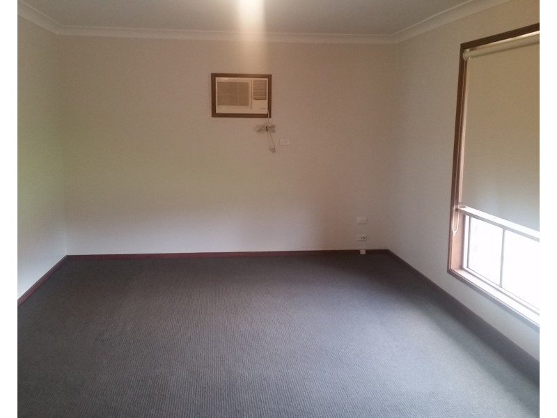 2 Gunyah Place, Glenfield Park NSW 2650