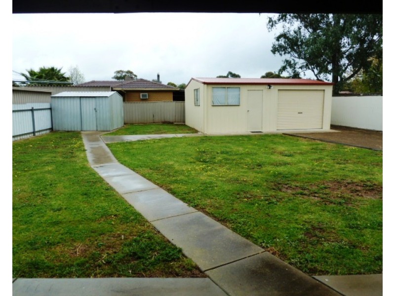 2 Gunyah Place, Glenfield Park NSW 2650