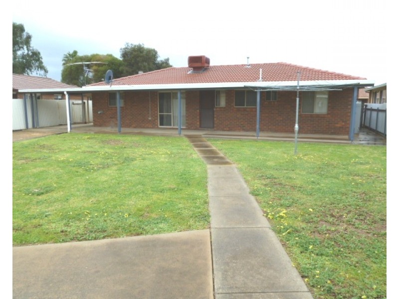 2 Gunyah Place, Glenfield Park NSW 2650