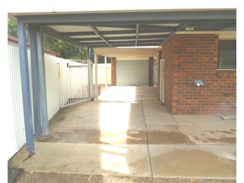 2 Gunyah Place, Glenfield Park NSW 2650