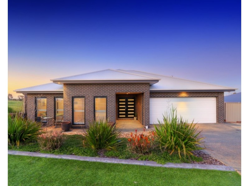 38 Barton Avenue, Lloyd NSW 2650