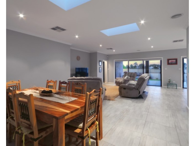 38 Barton Avenue, Lloyd NSW 2650