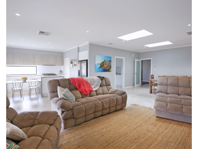 38 Barton Avenue, Lloyd NSW 2650