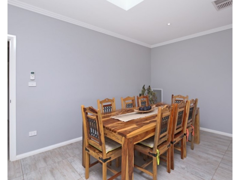 38 Barton Avenue, Lloyd NSW 2650