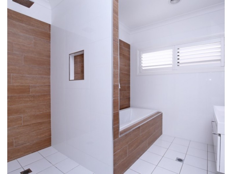 38 Barton Avenue, Lloyd NSW 2650