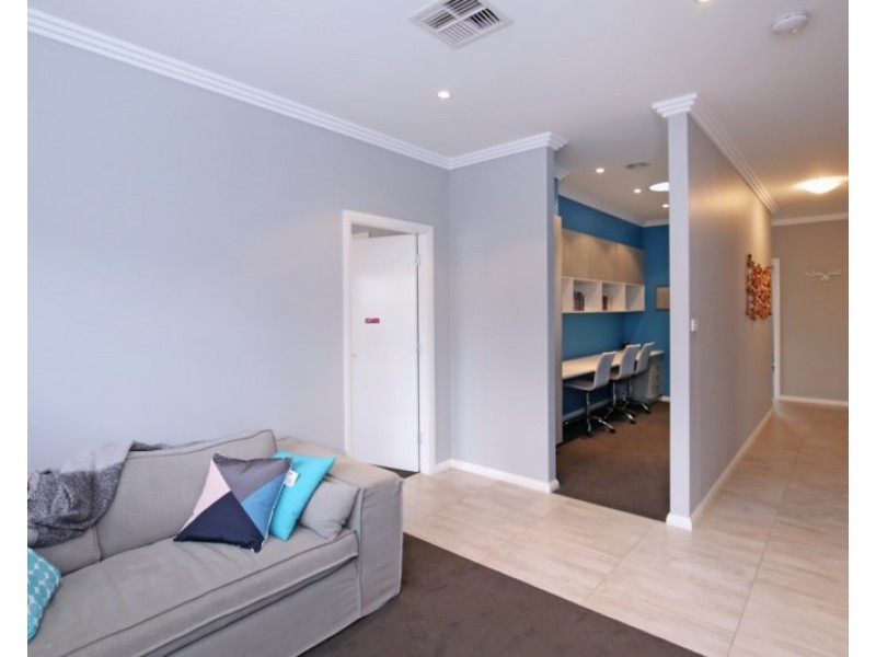 38 Barton Avenue, Lloyd NSW 2650