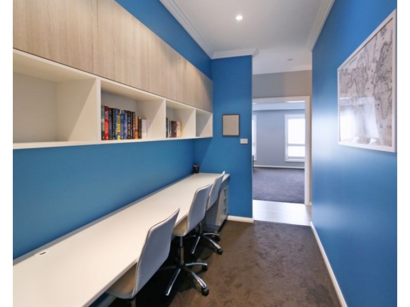 38 Barton Avenue, Lloyd NSW 2650