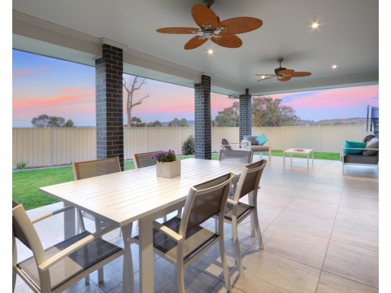 38 Barton Avenue, Lloyd NSW 2650