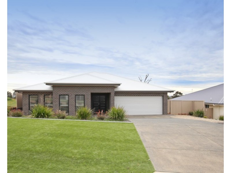 38 Barton Avenue, Lloyd NSW 2650