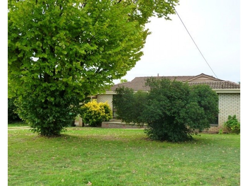 1 Norfolk Avenue, Lake Albert NSW 2650