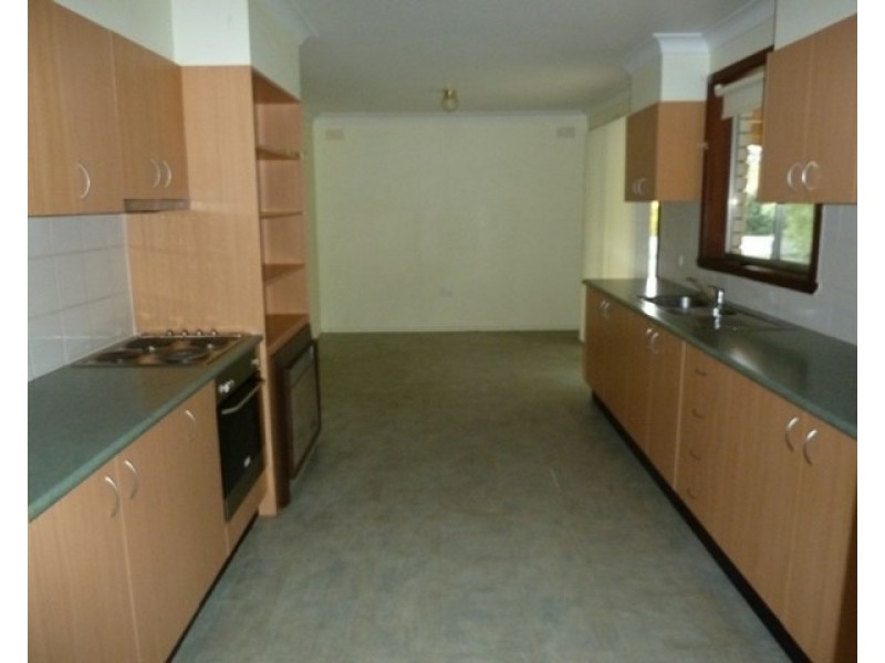 1 Norfolk Avenue, Lake Albert NSW 2650