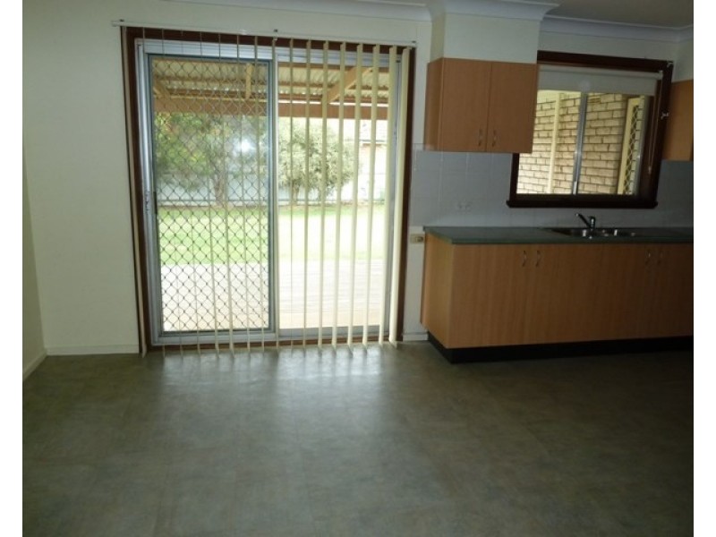 1 Norfolk Avenue, Lake Albert NSW 2650