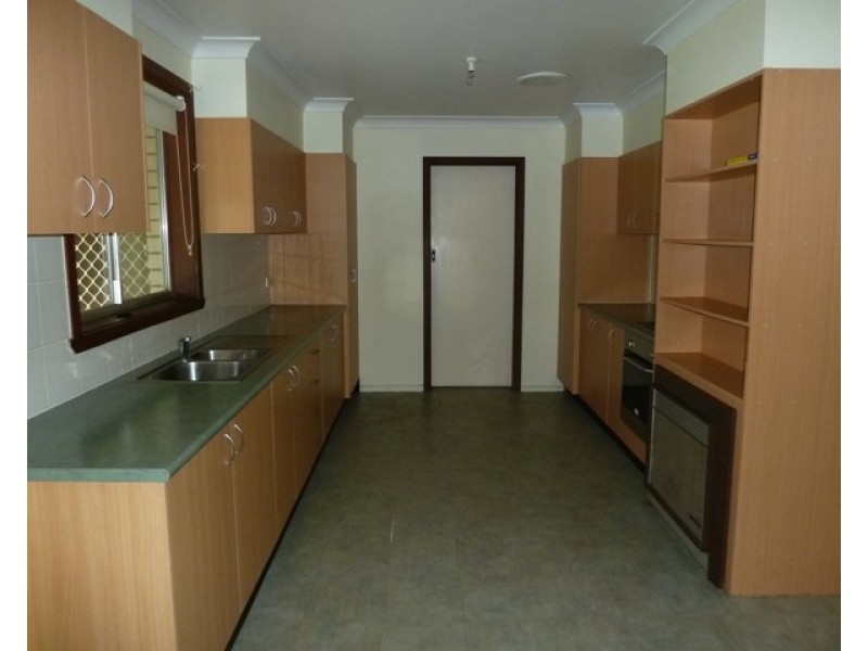 1 Norfolk Avenue, Lake Albert NSW 2650