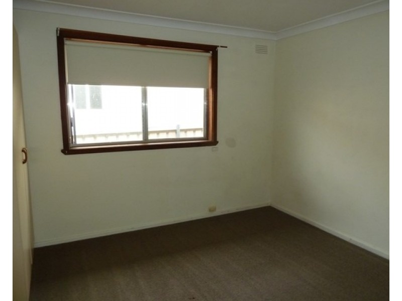 1 Norfolk Avenue, Lake Albert NSW 2650