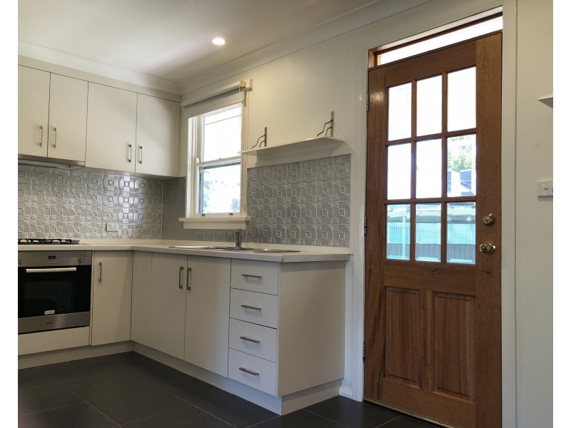 37 Jack Avenue, Mount Austin NSW 2650